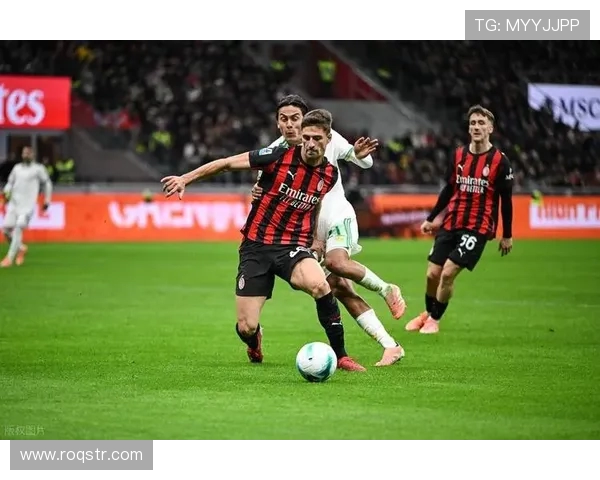 米兰反击三打二良机恩昆库禁区失准射门皮球飞上看台错失良机遗憾